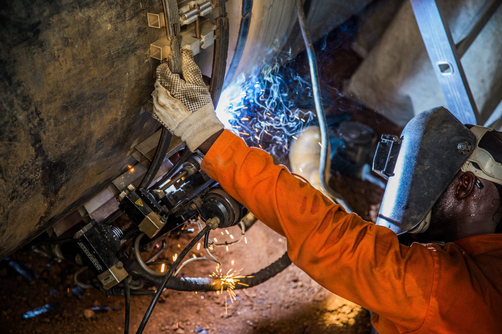 Automatic Welder - Credit Oilservd