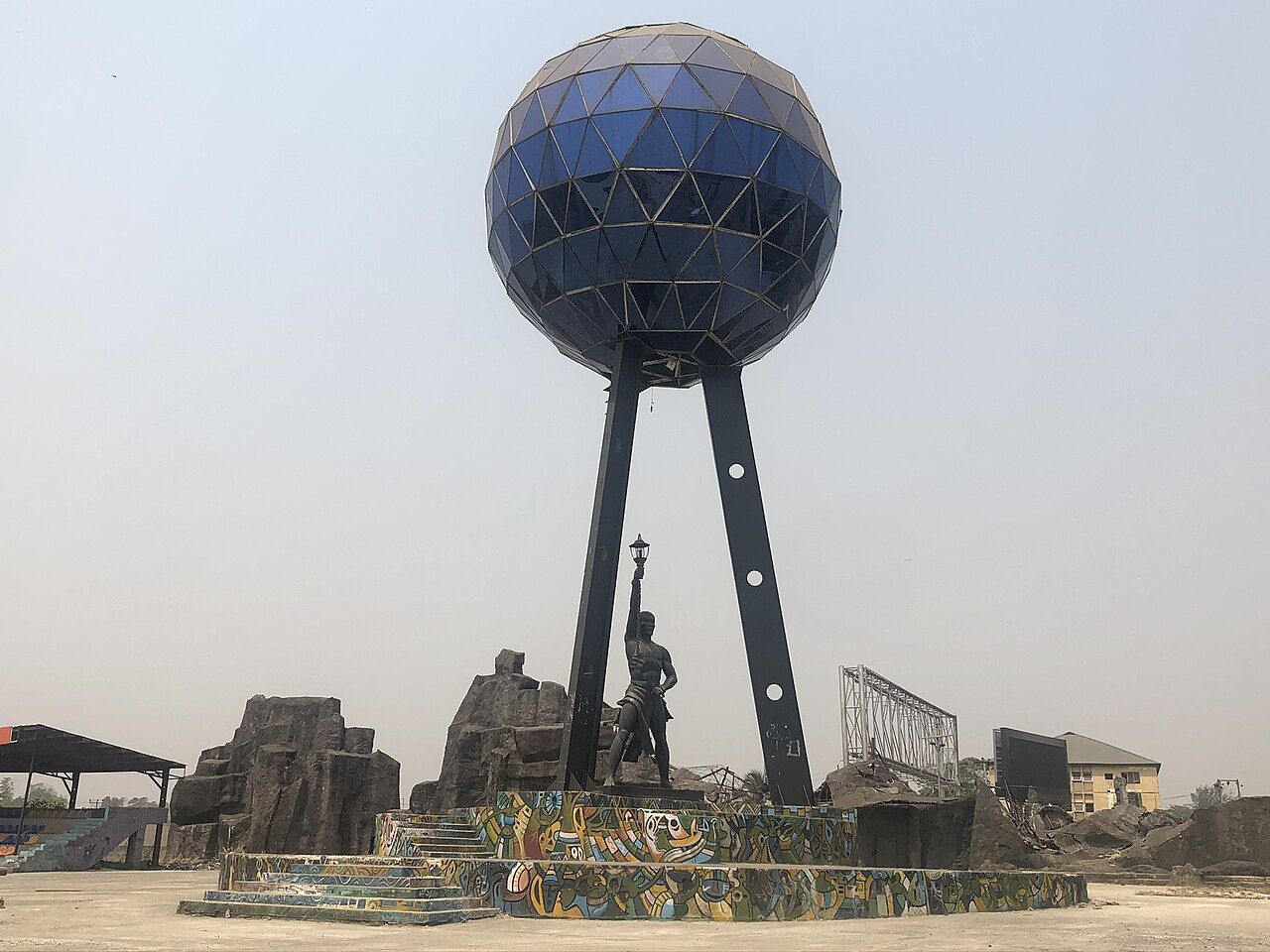 Heroes Square; Creative Commons; FaridhaSL